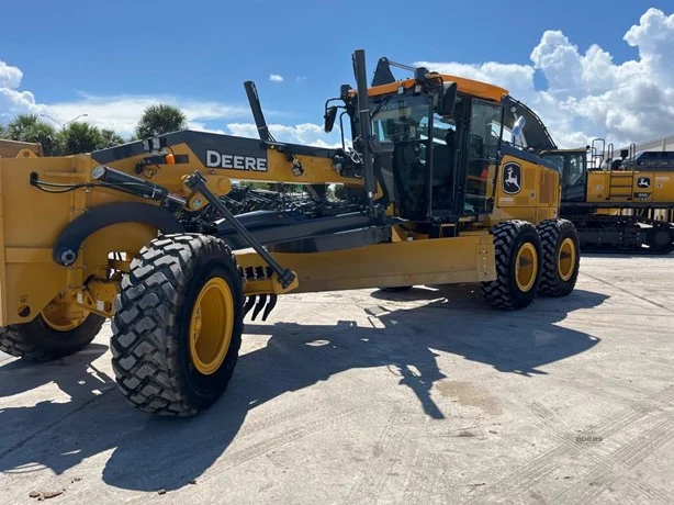 2024 DEERE 770G